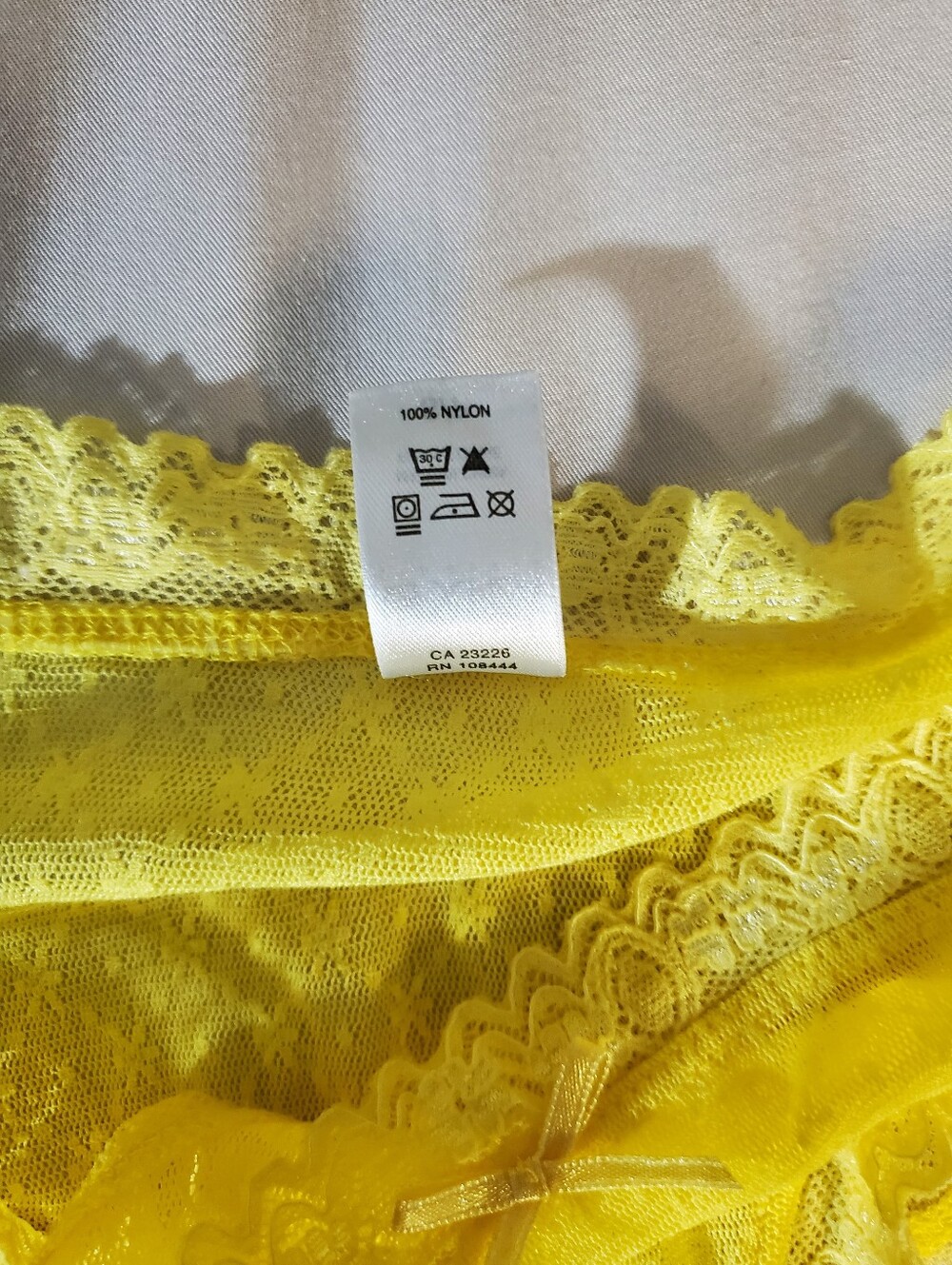 Rare LA SENZA Yellow Lace Cheeky Panty - Picture 6 of 11